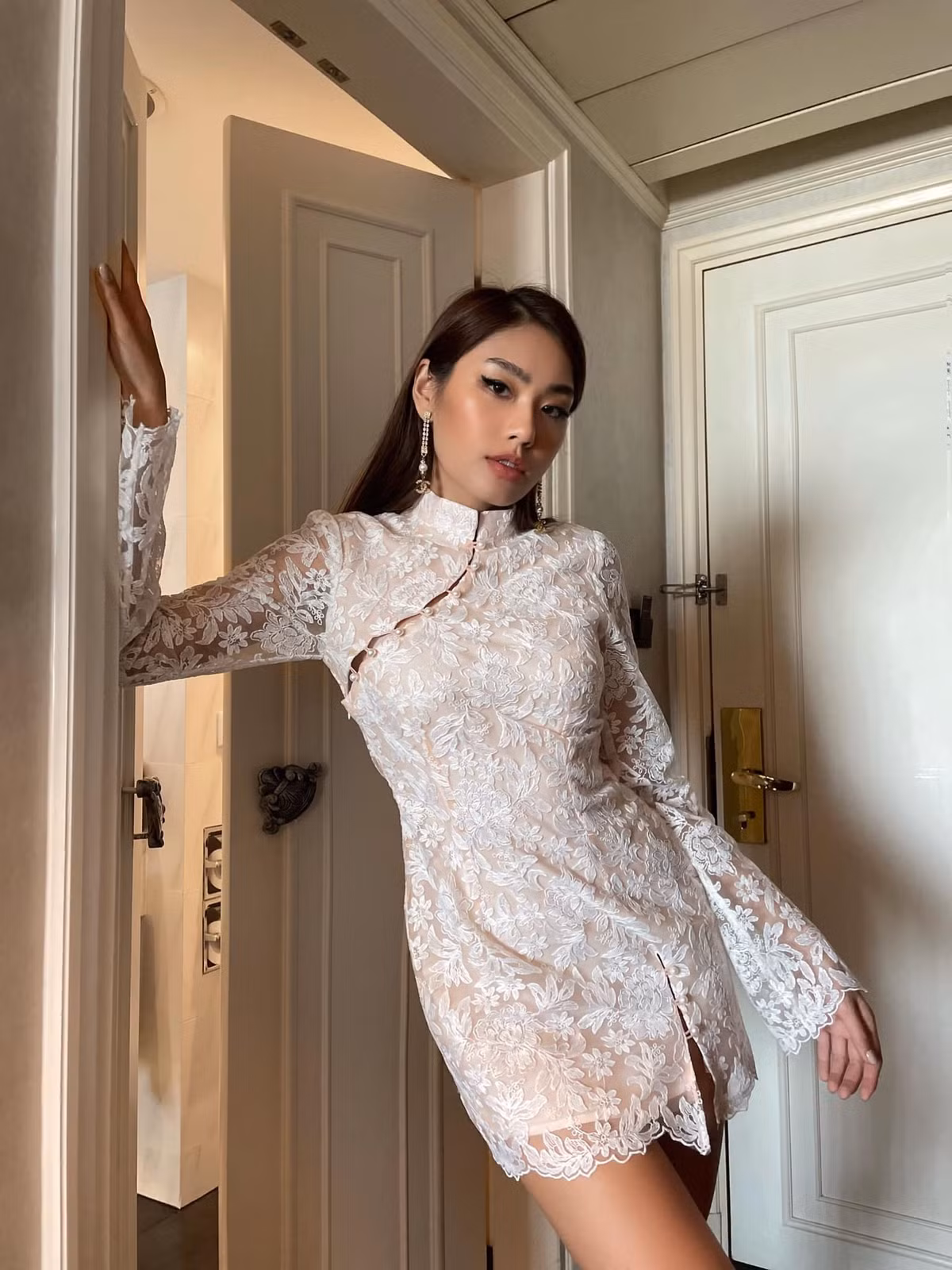 Rich kid Thảo Nhi Lê là một cái tên quen thuộc trên mạng xã hội. Cô nàng là tiểu thư con nhà giàu, cô còn sở hữu vẻ ngoài xinh đẹp, năng động và hiện đại.