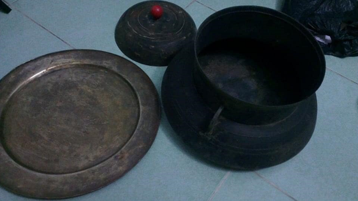 Thậm chí có nhiều món đồ cổ tới mức chủ nhân phải mang ra đánh bóng sạch sẽ rồi khoe ở cả hai trạng thái Before và After.