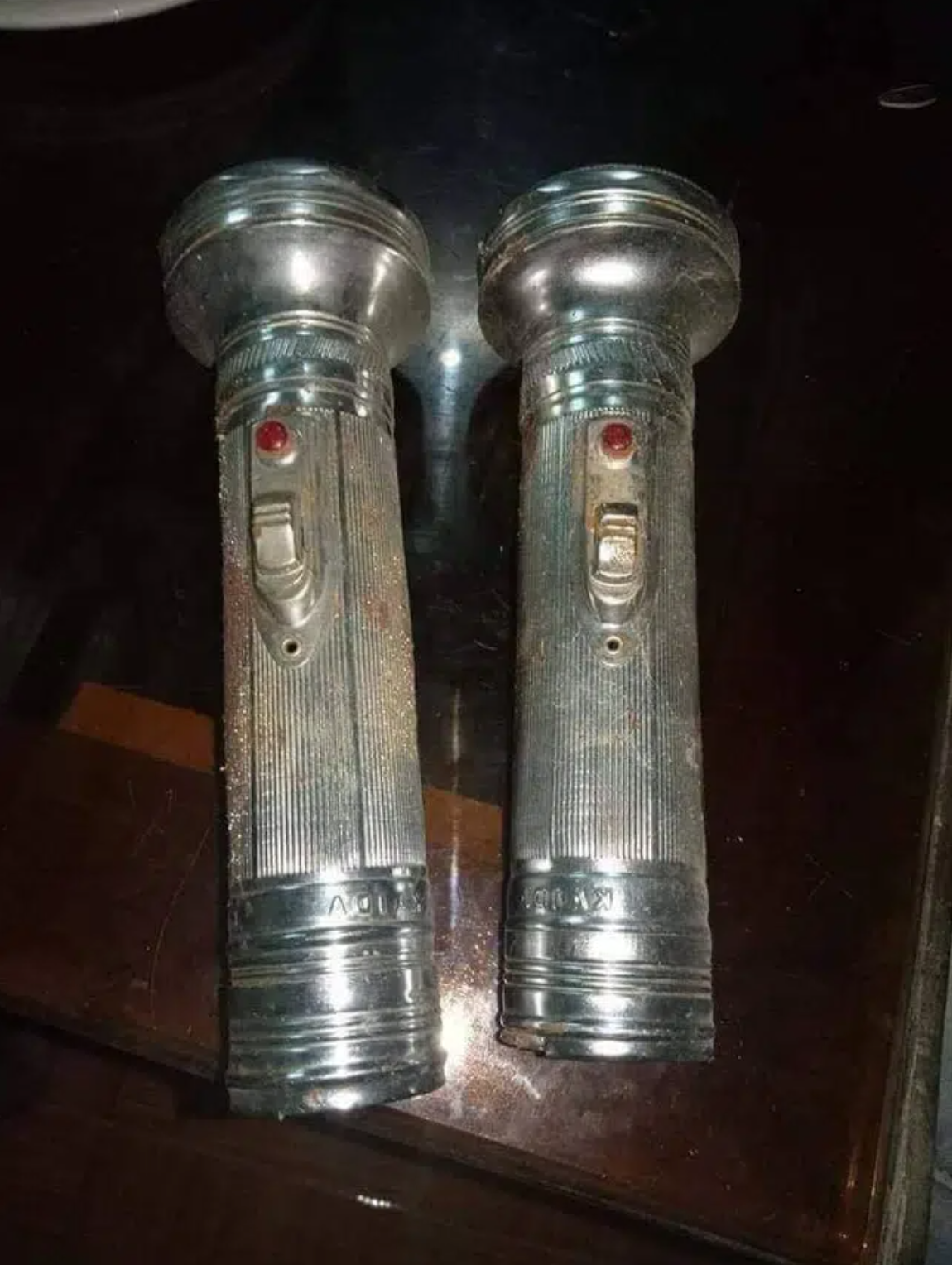 Chiếc đèn pin huyền thoại này cũng đã gắn liền với cả một thời tuổi thơ của thế hệ 7X,8X,9X đời đầu.