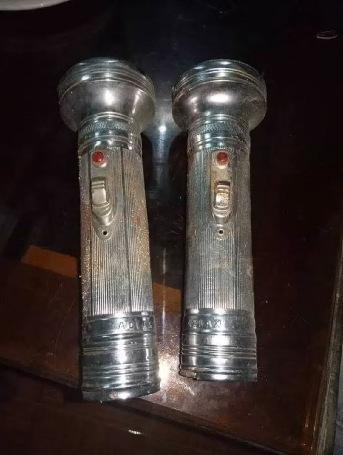 Chiếc đèn pin huyền thoại này cũng đã gắn liền với cả một thời tuổi thơ của thế hệ 7X,8X,9X đời đầu.