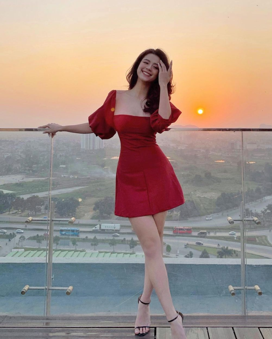 Hàn Hải Hằng – hotgirl "tạp hóa" nổi tiếng với nghề tay trái trên MXH là làm KOLs, nhận PR cho các sản phẩm trong nước.