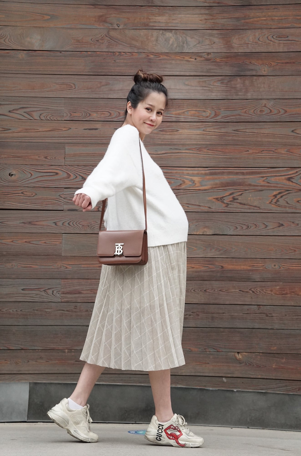 Hiện tại, rất nhiều lời chúc mừng từ bạn bè và công chúng được gửi đến cho An Nguy và Alex Nguyễn khi cả hai chuẩn bị chào đón thiên thần nhỏ.