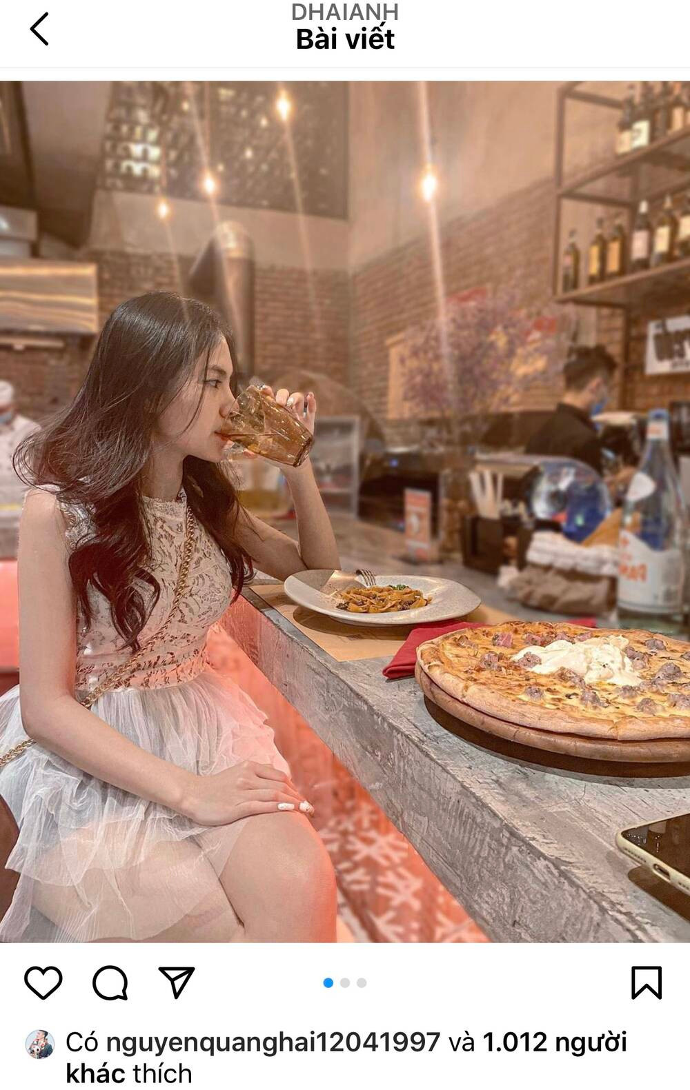 Bằng chứng là hot girl Hà Nội Hải Anh đã nằm trong danh sách follow của anh chàng. Thậm chí, cả hai cũng đã nhiều lần tương tác "thả tim" qua lại khiến người hâm mộ không ngừng đồn đoán.