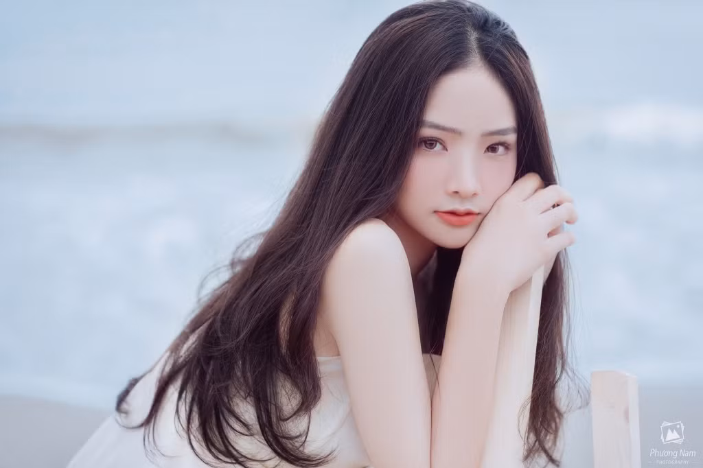 Sở hữu nhan sắc "nghiêng nước nghiêng thành" cùng body vạn người mê, gái xinh xứ Thanh đã làm khuấy đảo cộng đồng mạng.