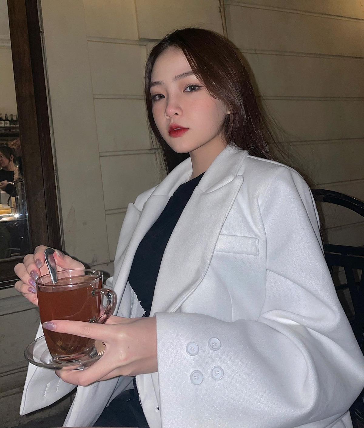 Nhiều người cũng công nhận cô là “hot girl ảnh thẻ” bởi vẻ đẹp không góc chết mà cô nàng sở hữu.