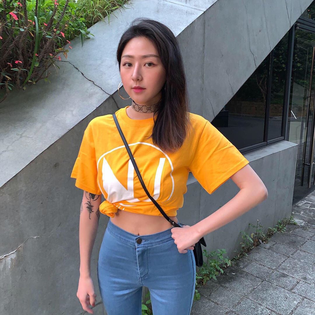 Người đẹp Đài Loan yêu thích trang phục bó sát hay cắt xẻ táo bạo, khoe khéo đường cong quyến rũ.