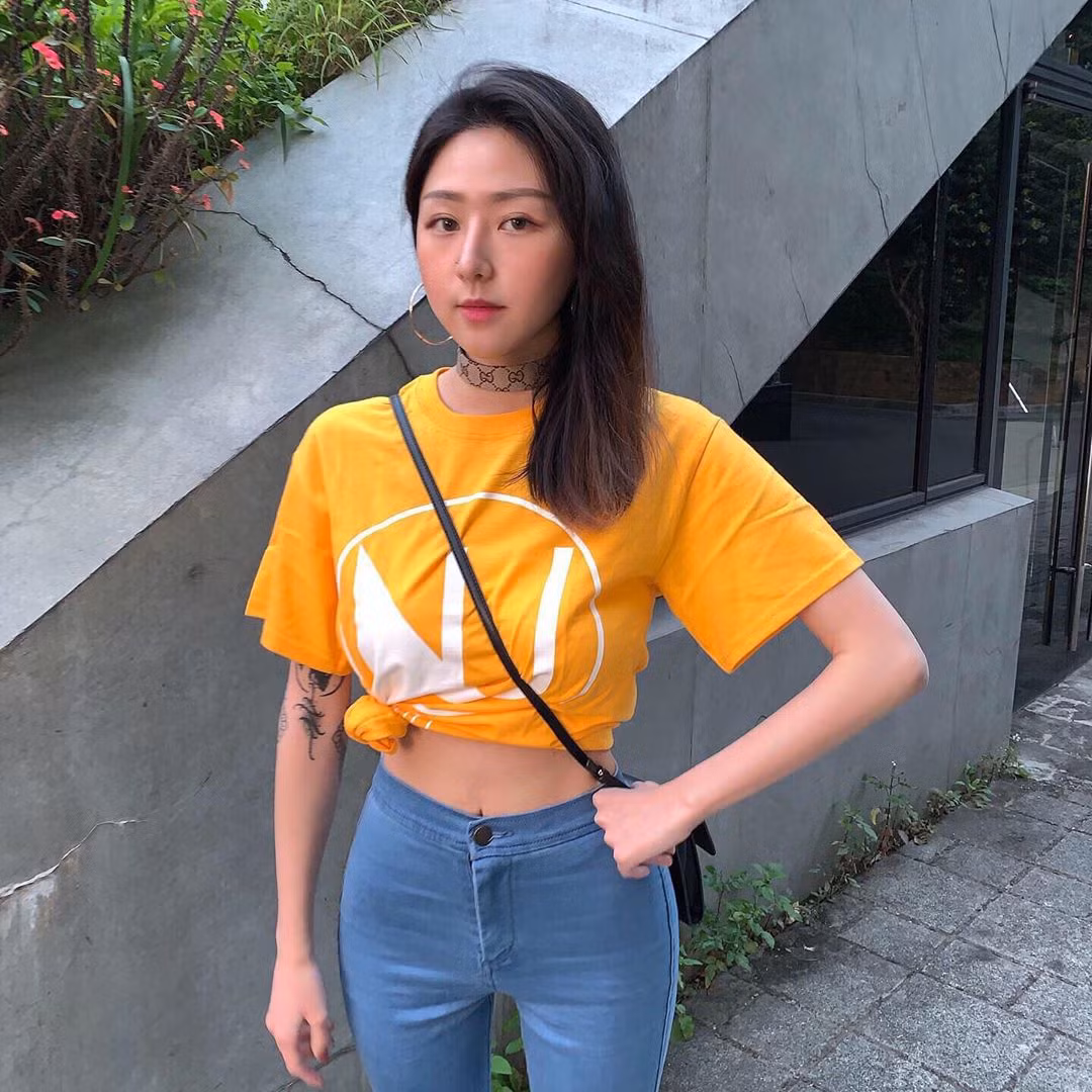 Người đẹp Đài Loan yêu thích trang phục bó sát hay cắt xẻ táo bạo, khoe khéo đường cong quyến rũ.