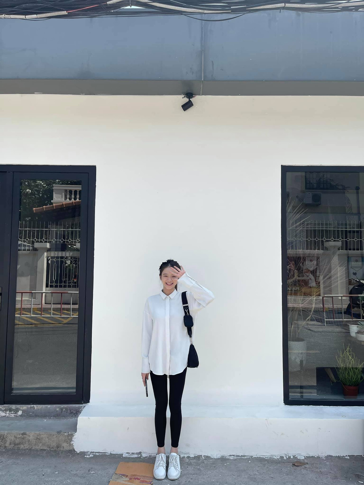 Cô nàng 18 tuổi chỉ cao có 1m55 tuy nhiên lại sở hữu body 3 vòng căng tràn, eo thon gợi cảm không thua kém bất cứ đàn chị nào.