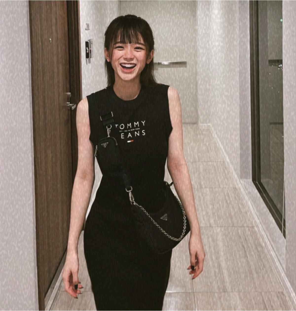 Từ khi Nam tiến, Linh Ka có cuộc sống sang chảnh. Cô nàng thường xuyên khoe hình trong những chuyến du lịch ra biển với trang phục táo bạo.