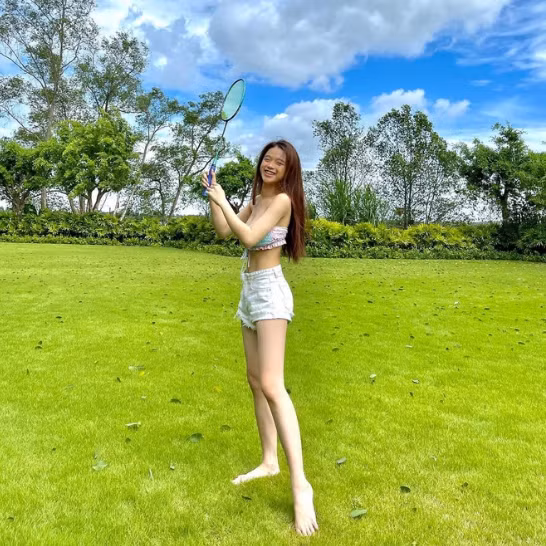 Theo thời gian, cô nàng hot teen Hà thành đã dần trưởng thành trong hoạt động nghệ thuật lẫn phong cách thời trang.