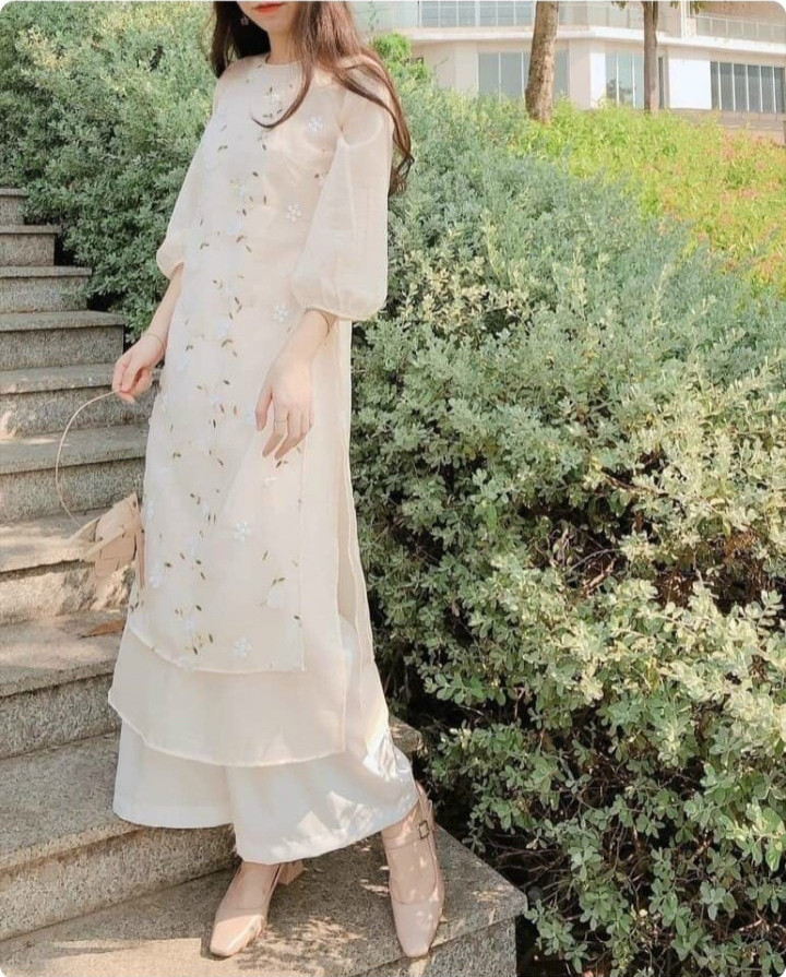 Một tài khoản có tên A.T đã đăng bài viết "bóc phốt" shop thời trang. Chuẩn bị đón Tết nên cô gái mong muốn mua áo dài trên mạng trưng diện cho nền nã, nhẹ nhàng. Ảnh: Twitter