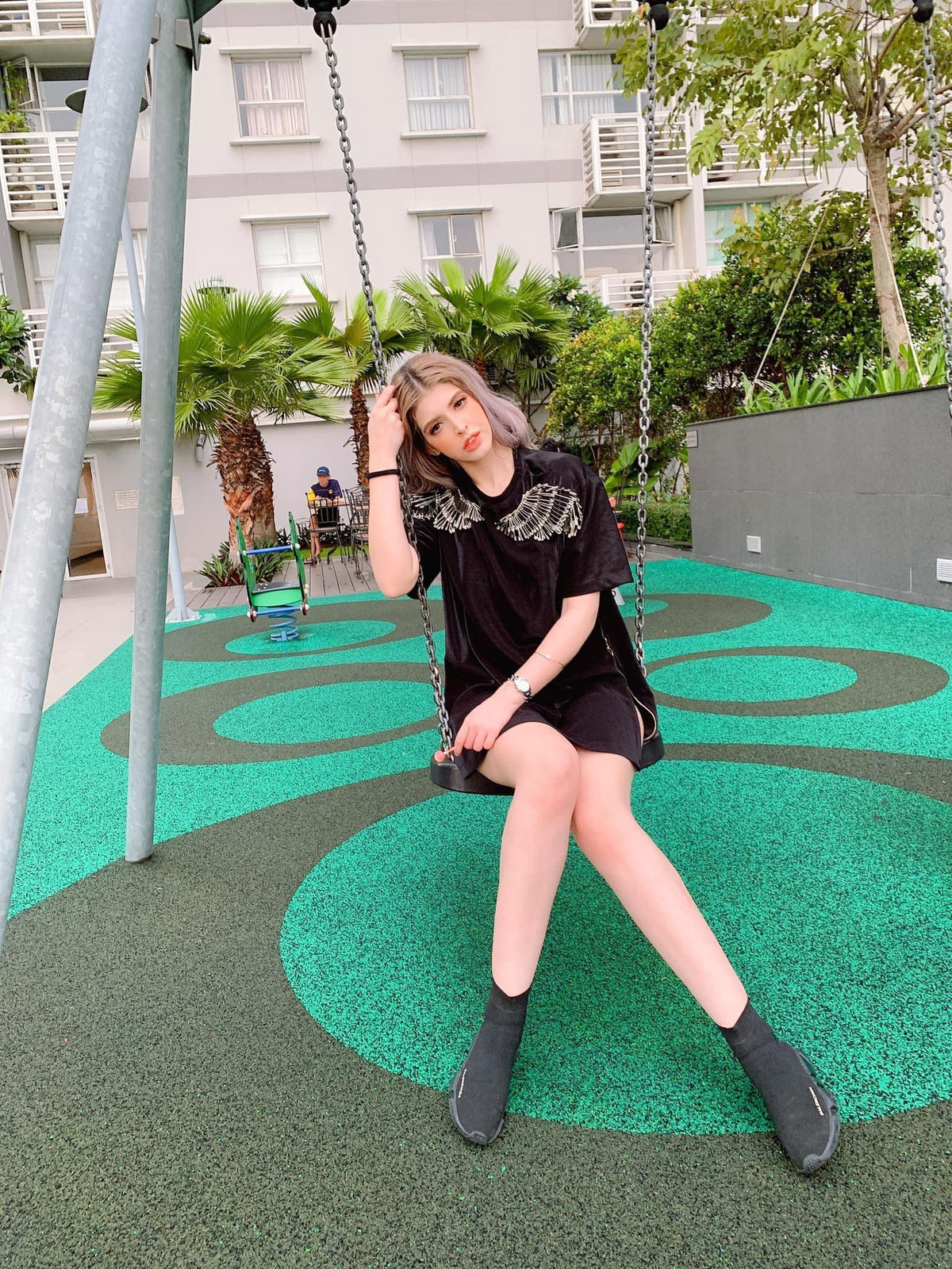 Hiện tại, người đẹp đã biết tiết chế hơn trong cách ăn mặc và cư xử khá trưởng thành, chững chạc.