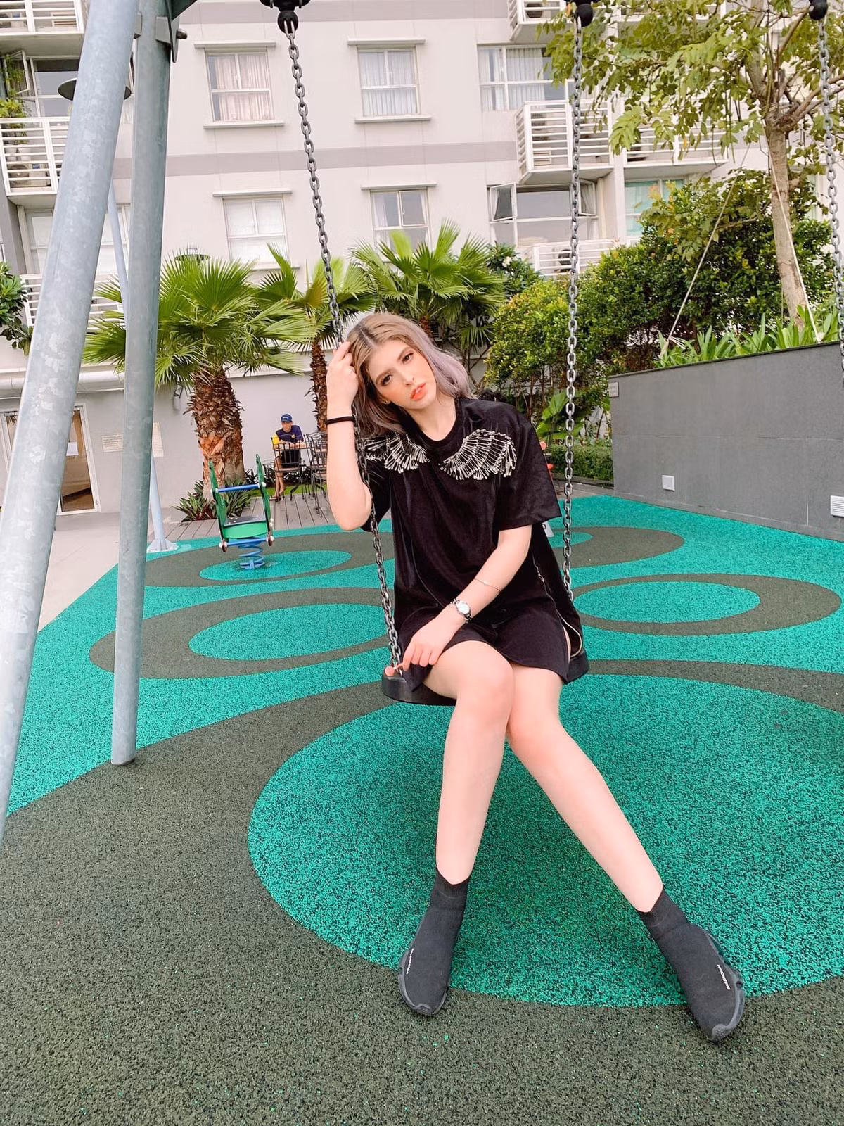 Hiện tại, người đẹp đã biết tiết chế hơn trong cách ăn mặc và cư xử khá trưởng thành, chững chạc.