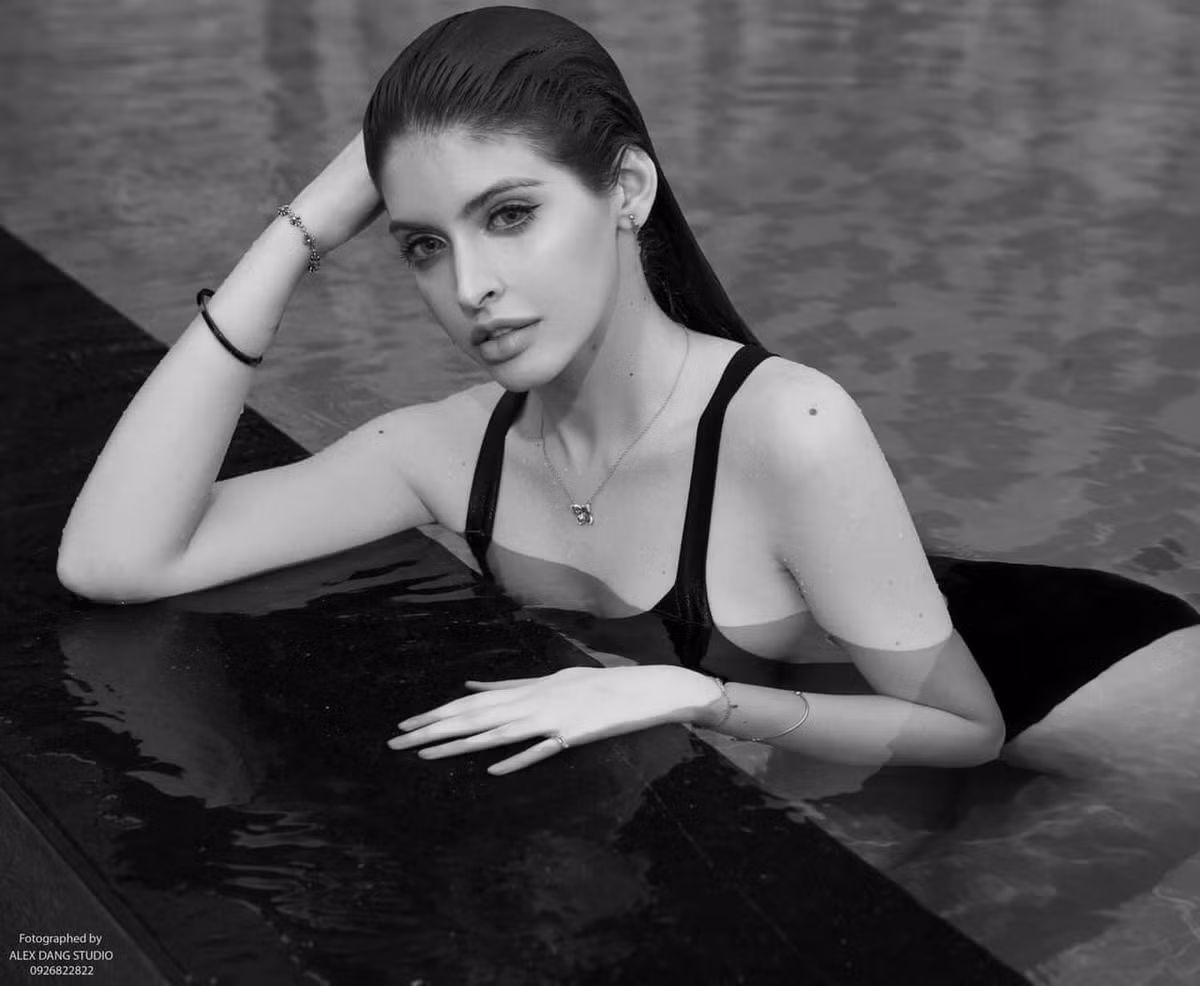 Cái tên được nhắc đến nhiều nhất năm 2012 là chân dài Andrea Aybar. Đây là năm “ bông hồng lai” có nhiều chuyển biến trong sự nghiệp, từ một người mẫu, cô thử sức sang làm MC, đóng phim và được đông đảo công chúng chú ý.