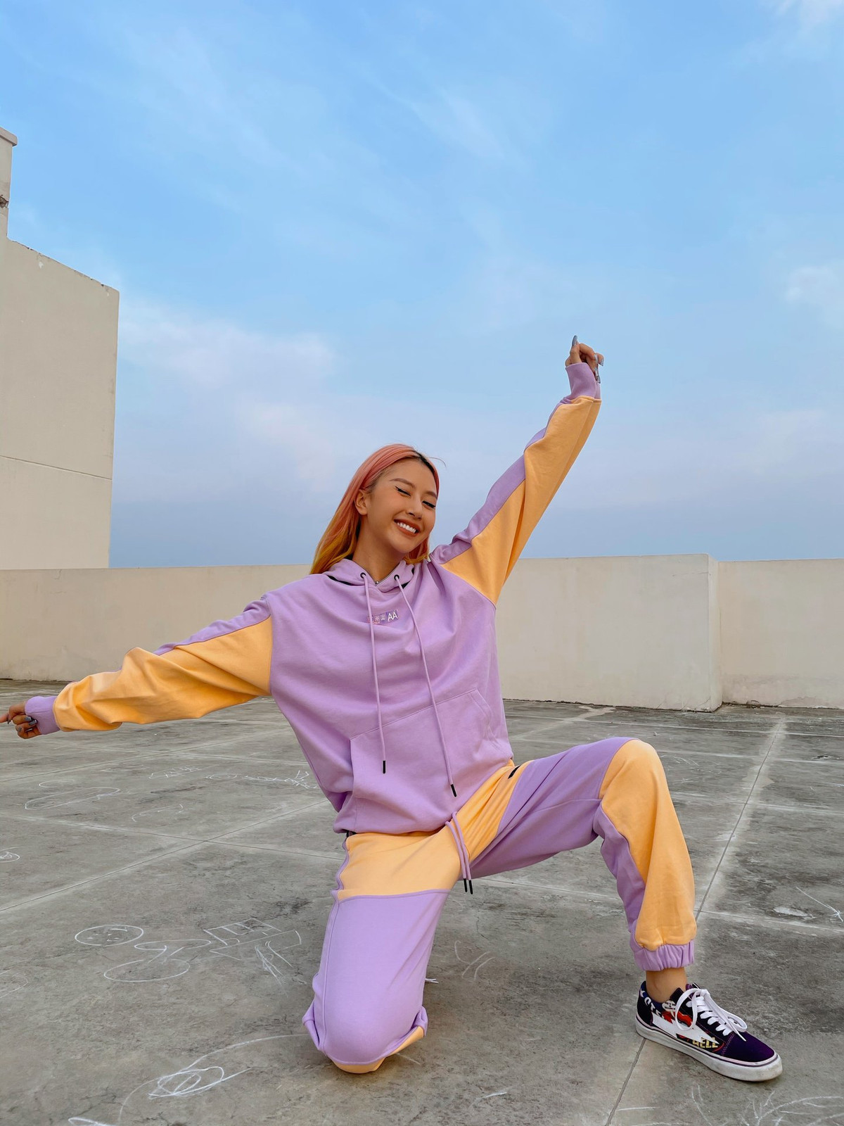 Cô ngày càng gợi cảm, quyến rũ và không ít lần bị vướng nghi vấn phẫu thuật thẩm mỹ