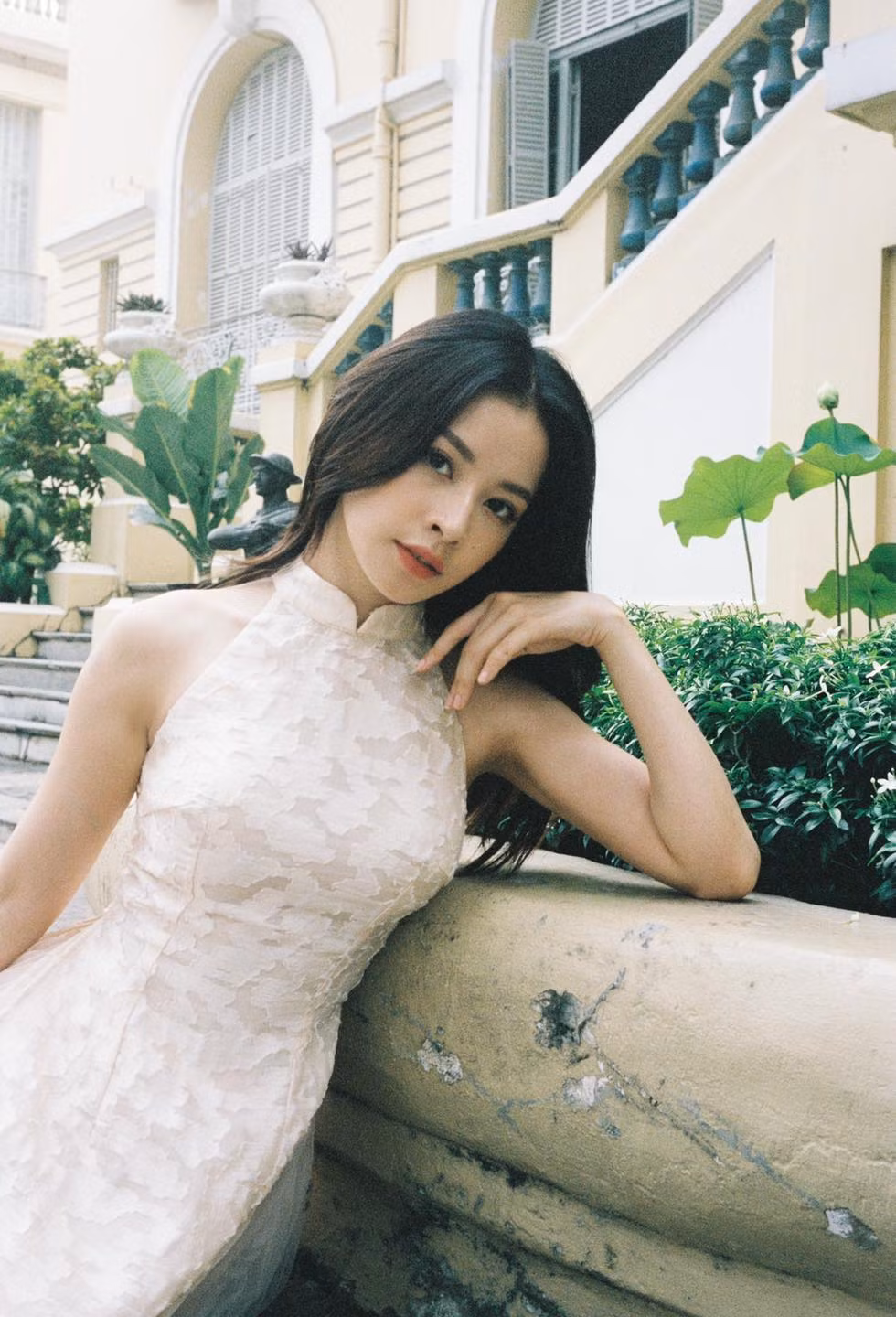 Hiện Chi Pu đã Nam tiến, lấn sân sang ca hát và là một trong những cô nàng sexy nhất nhì showbiz Việt.