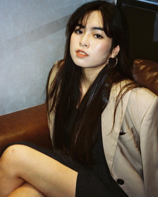 Hot girl Mắt biếc Khánh Vân thời gian qua liên tục bị vướng vào không ít thị phi. Thế nhưng càng nhiều người nêu ý kiến trái chiều, Khánh Vân càng thẳng thắn đáp trả.