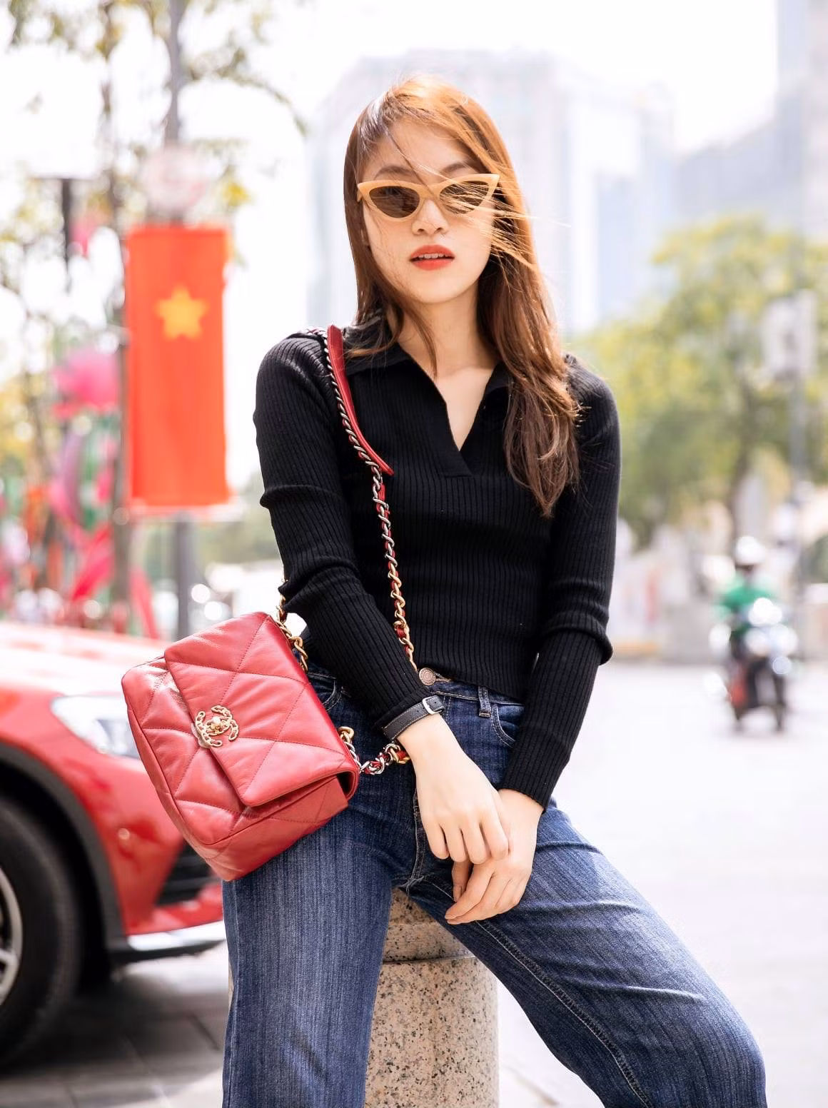 "Hot girl 7 thứ tiếng" không chỉ được chú ý bởi khả năng ngoại ngữ tốt, thành tích học tập cực đỉnh mà còn nhờ nguồn năng lượng tích cực trong mỗi video.