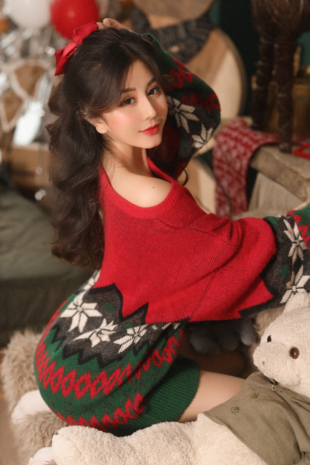 Cô nàng thường phô diễn đường cong cơ thể qua trang phục và cách tạo dáng khi chụp ảnh.