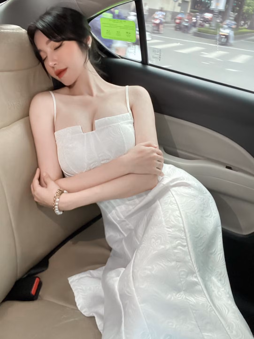 Quả thực, hot girl 8X này khiến nhiều người có niềm tin rằng sau sinh nở, chỉ cần cố gắng sẽ lấy lại dáng người chuẩn. Ảnh: FBNV