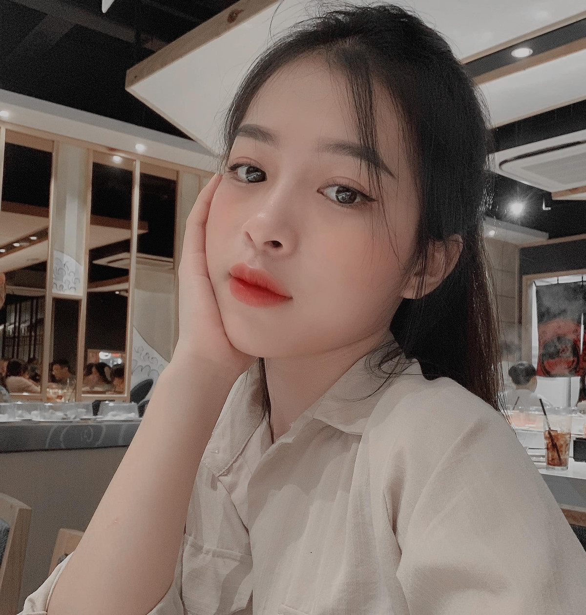 Cô nàng có rất nhiều điểm giống với chị gái từ ngoại hình đến tính cách.