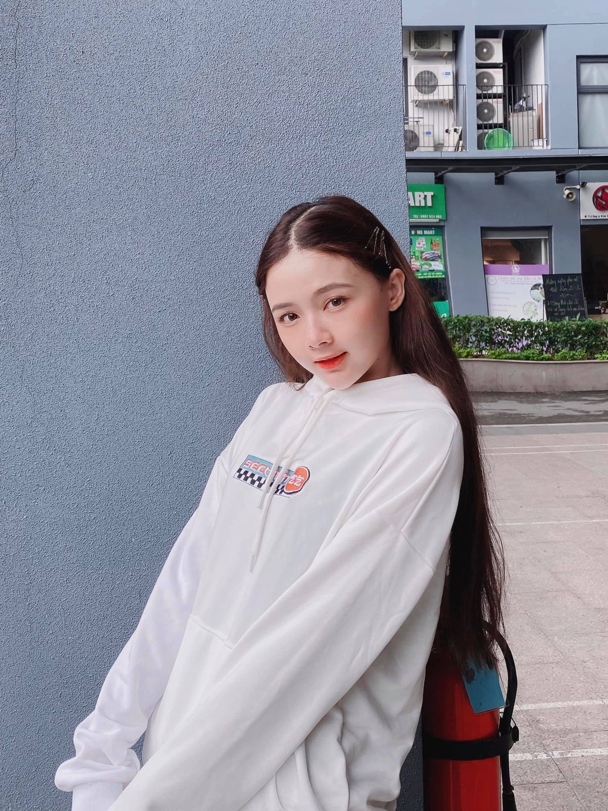 Cô nàng chia sẻ đã phải tiết kiệm và từ bỏ thói quen mua sắm để mua được ngôi nhà mình muốn.