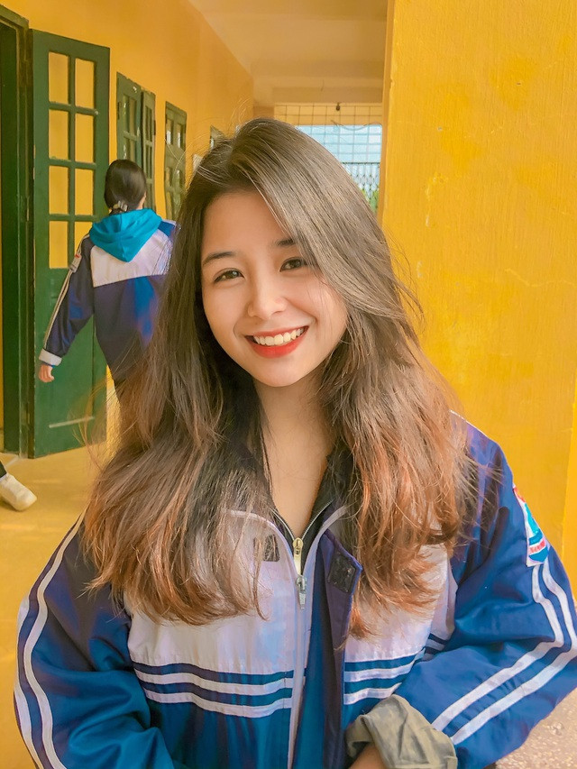 Nụ cười tươi tắn chính là "vũ khí" khiến người khác dễ có cảm mến với cô gái Hưng Yên này.