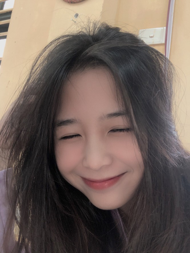 Ngoài chú tâm học tập thật tốt, Hương còn cố gắng trau dồi những kiến thức, kỹ năng xã hội và vẻ ngoài bản thân để phục vụ cho đam mê làm mẫu ảnh của mình.