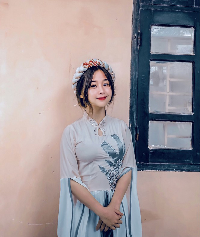 Bùi Hương cũng năng nổ tham gia các hoạt động văn nghệ. Hương góp mặt thường xuyên trong các chương trình văn nghệ do trường tổ chức.