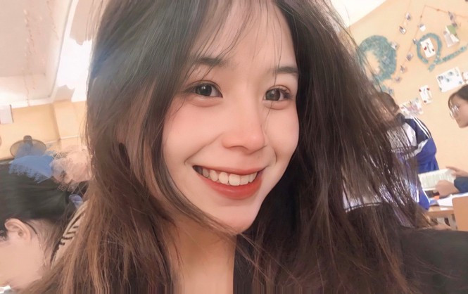 Vì có gương mặt xinh xắn, vóc người nhỏ nhắn, Hương còn có sở thích chụp ảnh. Cô nàng mong muốn trong tương lai gần nhất sẽ có cơ hội trở thành người mẫu ảnh chuyên nghiệp.