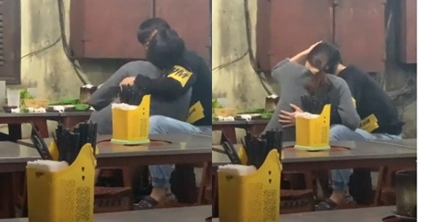 Hành động phản cảm nơi công cộng của hai học sinh này khiến dân mạng chỉ trích, nhiều người cho rằng họ không nên làm vậy giữa chốn đông người.