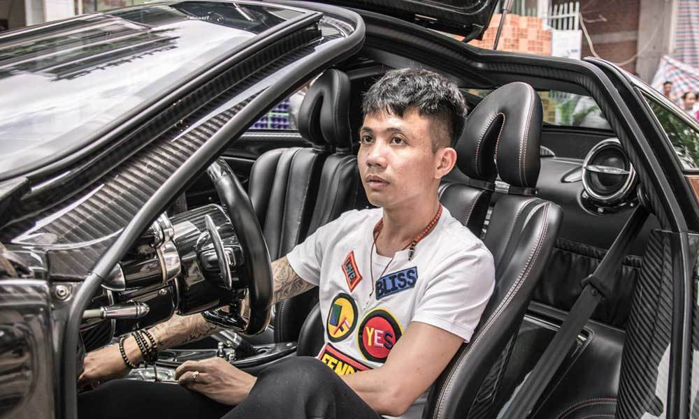 Mới đây, loạt thông tin về việc đại gia Minh Nhựa nộp đơn ly hôn, yêu cầu toà tuyên bố vợ đầu "mất tích" phủ đầy trên các mặt báo, khiến cư dân mạng đặc biệt quan tâm. Từ vụ việc này, nhiều người đã không khỏi tò mò về cuộc sống của người vợ cả của Minh Nhựa bấy lâu nay ra sao?