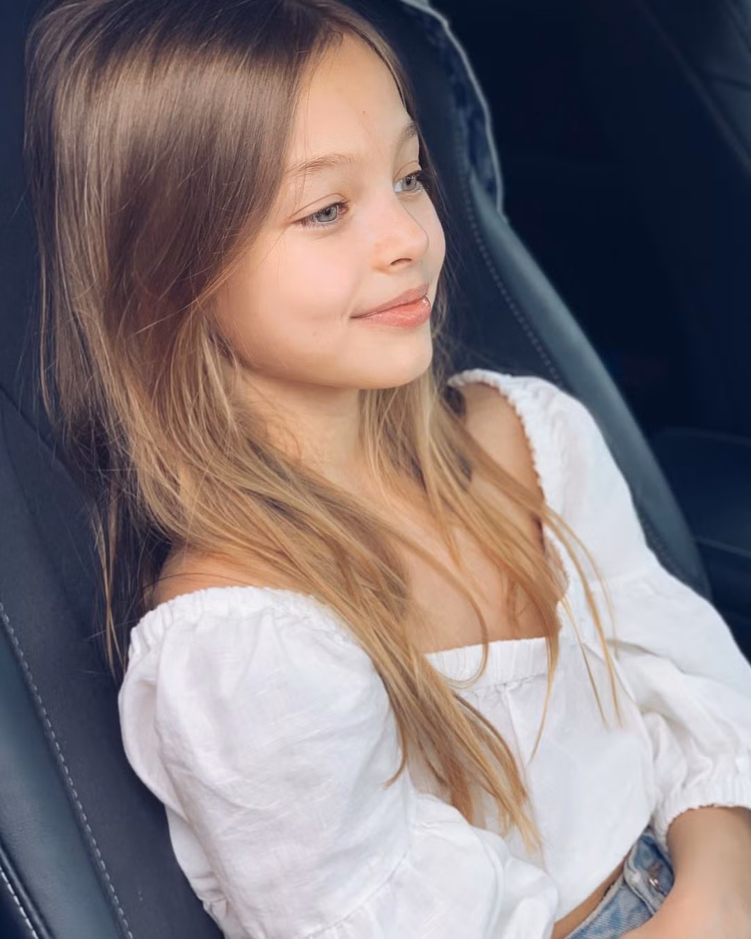 Đôi mắt như chứa đựng cả vũ trụ bên trong của Anastasia vẫn khiến người nhìn như bị "hớp hồn".