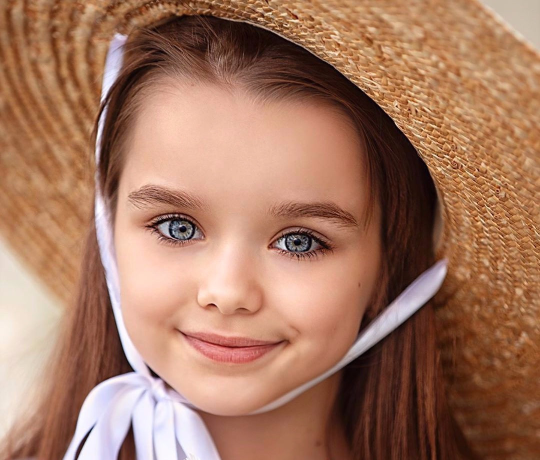 Sở hữu vẻ đẹp tựa búp bê, nàng mẫu nhí Anastasia Knyazeva hiện có tài khoản cá nhân với hơn 1 triệu lượt theo dõi.