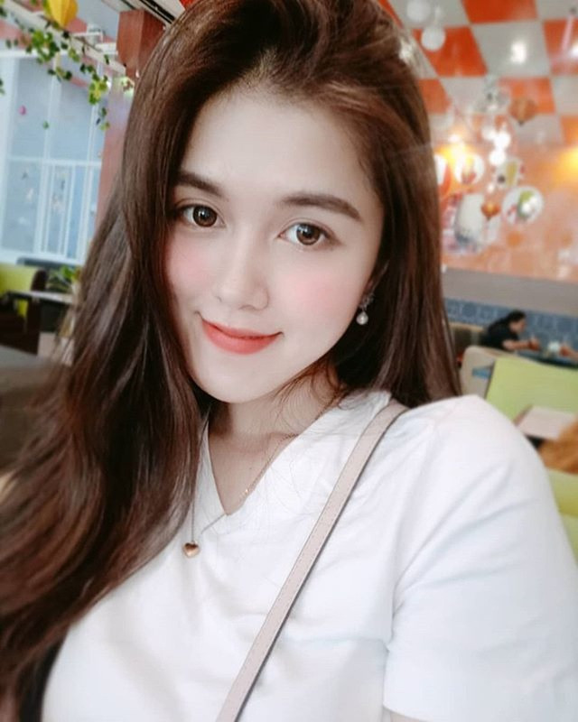 Cô Phương Hà được biết đến trên TikTok với nghệ danh cô giáo Mây, sống ở Biên Hòa, Đồng Nai.