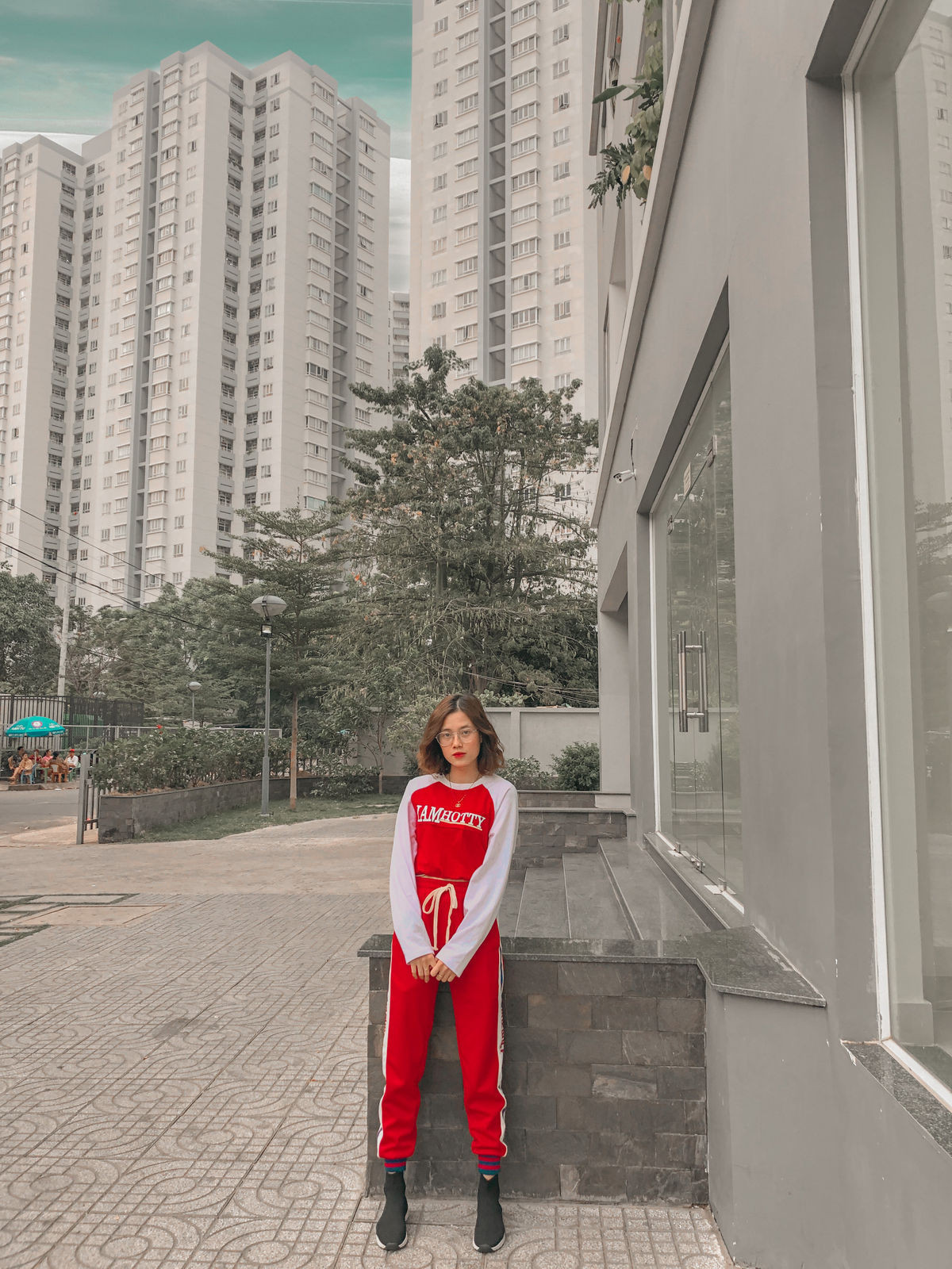 Những clip của nữ giáo viên hầu hết là giờ ra về, các bạn học sinh ở lại quay, thỉnh thoảng giờ ra chơi các bạn lớp khác rủ quay, cô cũng quay nốt.