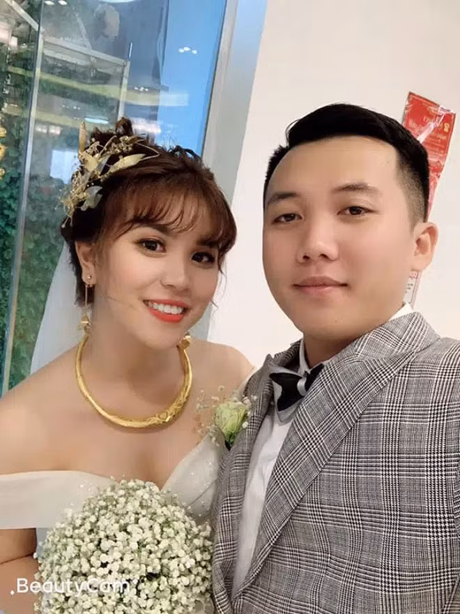 Chồng của Diệu Ly hiện tại cũng đang làm trong lĩnh vực du lịch và là một người yêu thương vợ con, biết tu chí làm ăn.