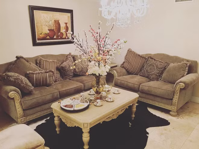 Qua một vài bức ảnh hiếm hoi được chia sẻ, người ta cũng có cơ hội chiêm ngưỡng phòng khách, phòng bếp sang chảnh trong nhà tiểu thư con nhà giàu Tiểu Giang.