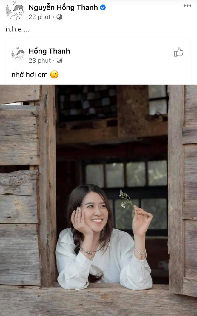 Trong động thái mới nhất của mình, Hồng Thanh tiếp tục có trạng thái gây chú ý khi đăng ảnh Quyên Qui - một hot girl kiêm diễn viên của FapTV. Đi kèm hình ảnh, nam diễn viên ghi caption mùi mẫn: "Nhớ hơi em".