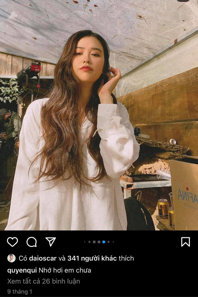 Phí nàng hot girl Quyên Qui cô cũng đăng ảnh đi quay và viết: "Nhớ hơi em chưa" trong trang phục tương tự bức ảnh mà Hồng Thanh đăng trước đó.