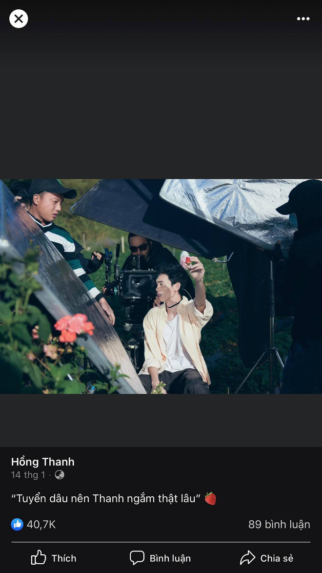 Cụ thể những bức hình mà Quyên Qui đăng tải có sự xuất hiện của máy quay chứ không phải là ảnh bình thường. Đồng thời hôm 30/1 vừa qua, Hồng Thanh vẫn vui vẻ share vlog quay chung với bạn gái.