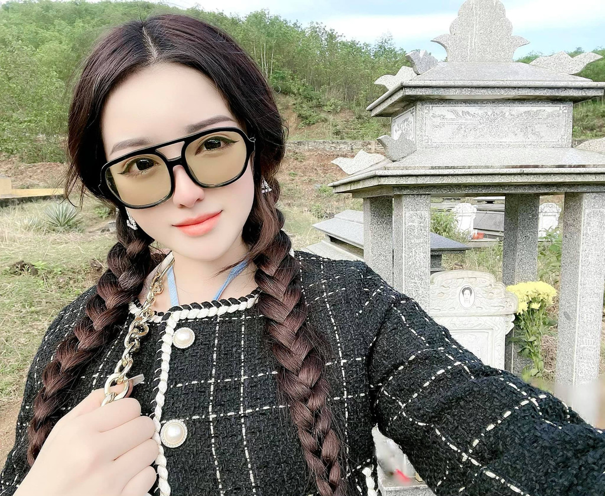 Tú Uyên hiện tại đang làm việc trong lĩnh vực làm đẹp, đồng thời làm kinh doanh.