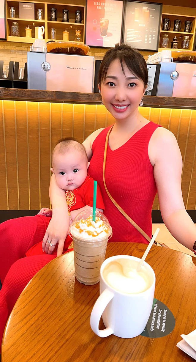 Hiện tại, Cẩm Duyên đã có đứa con trai đầu lòng hơn 8 tháng tuổi. Bé được đặt tên là Jaydent, vô cùng kháu khỉnh và đáng yêu.