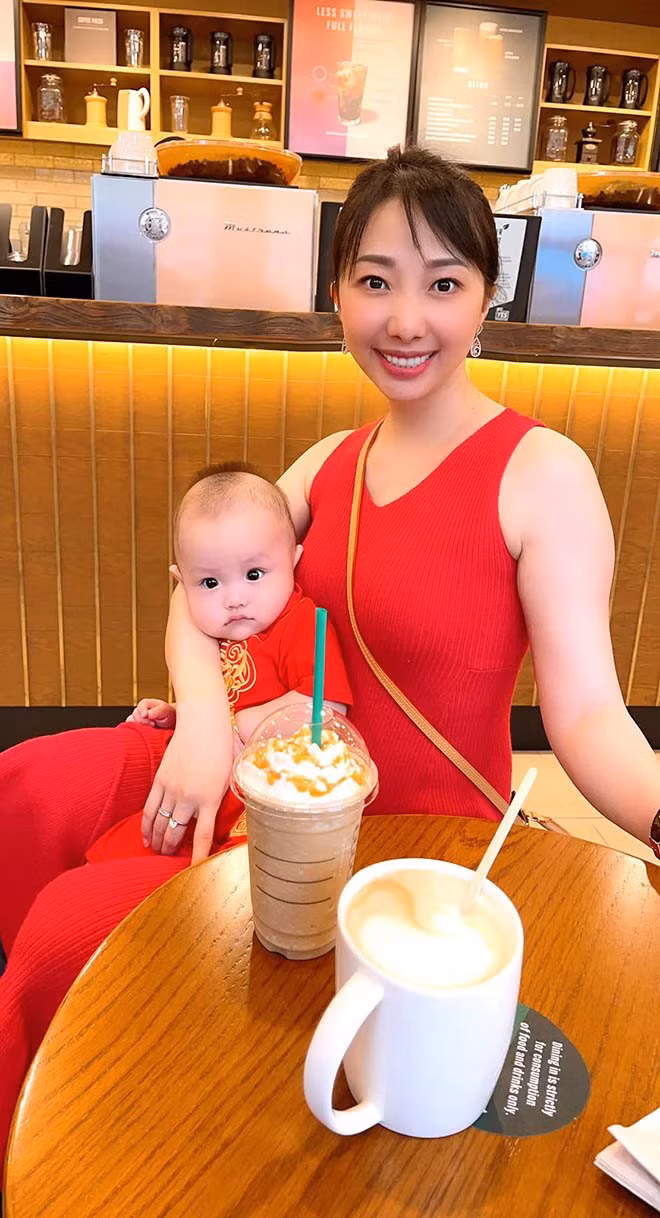 Hiện tại, Cẩm Duyên đã có đứa con trai đầu lòng hơn 8 tháng tuổi. Bé được đặt tên là Jaydent, vô cùng kháu khỉnh và đáng yêu.