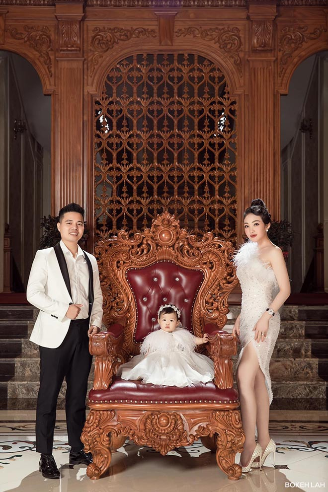 Sau một năm kết hôn, gia đình nhỏ của "cô dâu 200 cây vàng" đã chào đón thành viên mới. Bé được đặt nick name là Hannah.