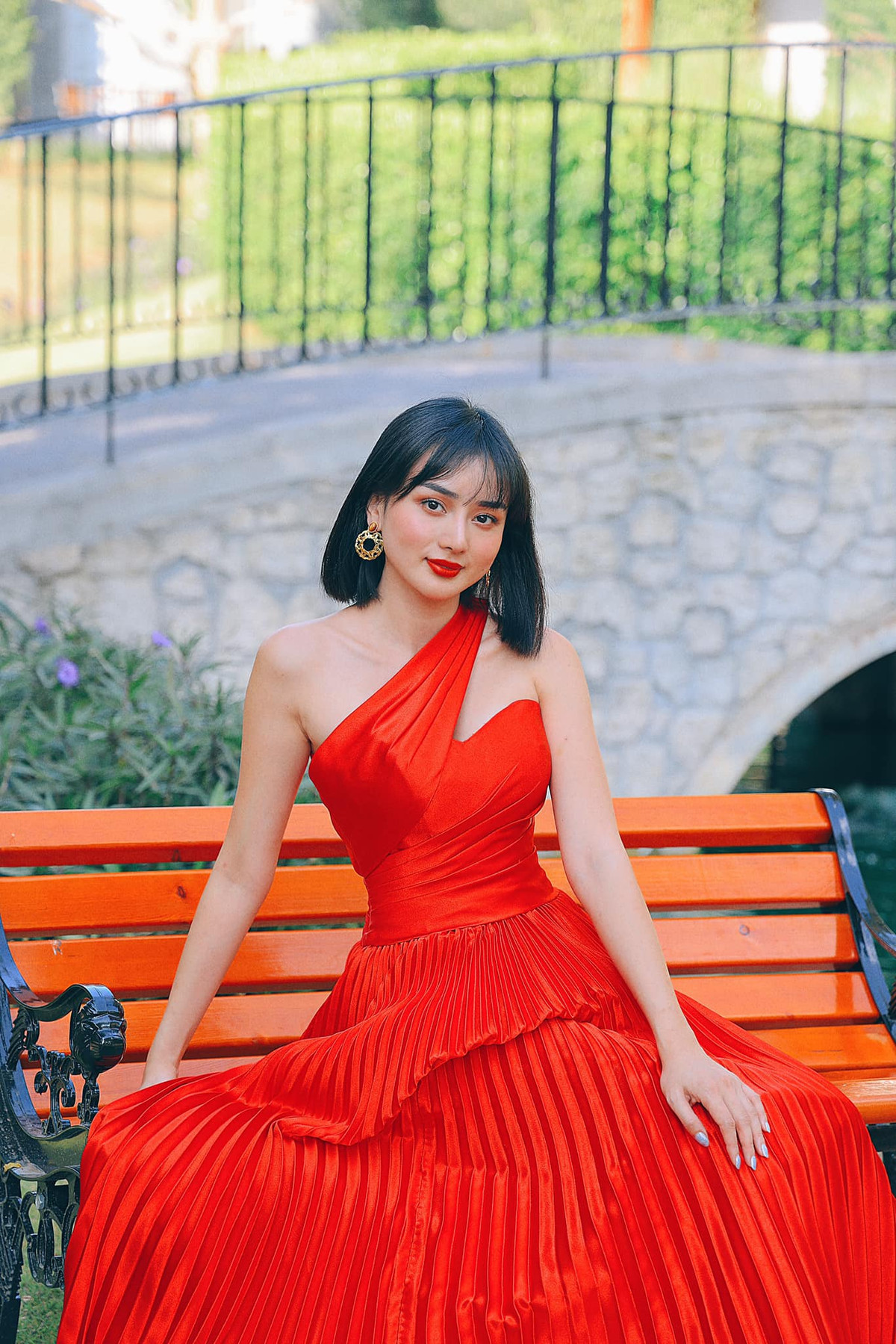 Giàu có, được chồng chiều... hiện tượng phẫu thuật thẩm mỹ - Angela Chu còn khiến nhiều người ngưỡng mộ khi sở hữu nhan sắc không trang điểm cực đỉnh.