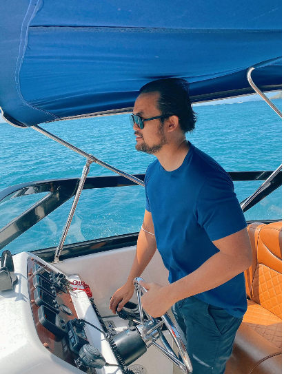 Lâu lâu mới cho chồng lên sóng nhưng Angela Chu không ngần ngại dành lời khen đến "ông xã".