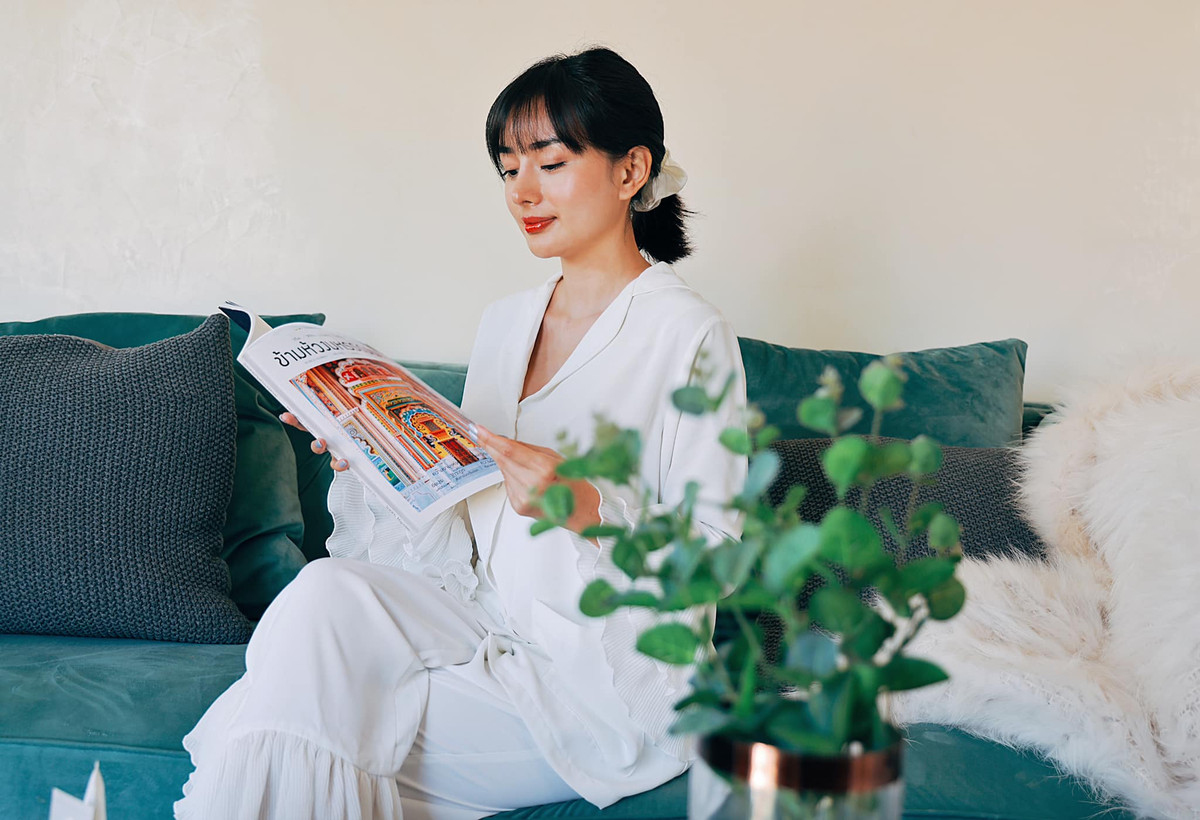 Cô nàng sở hữu cuộc sống vạn người mê khi thường xuyên đi du lịch, mua sắm đồ hàng hiệu. Ảnh: FBNV