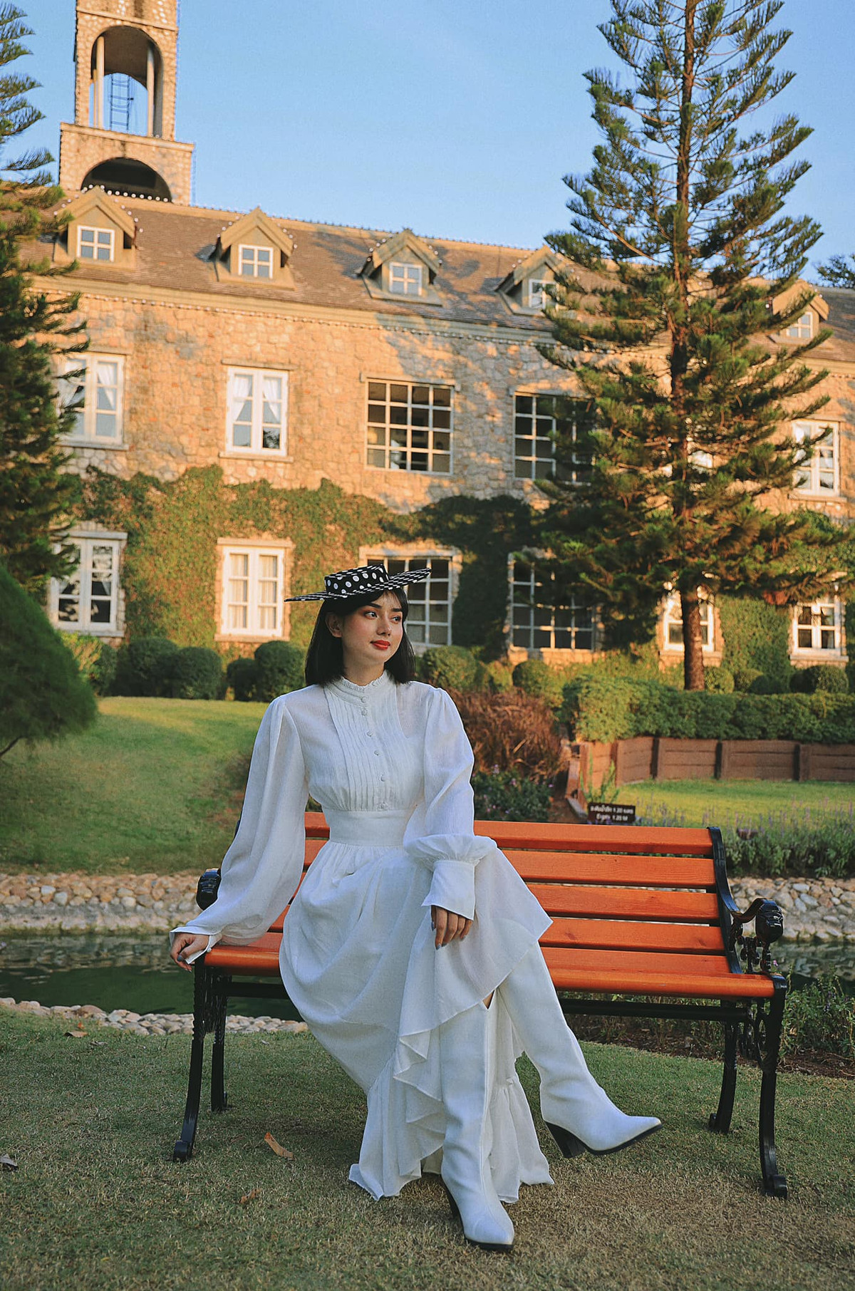 Sau màn "dao kéo" thành công, người đẹp khiến nhiều người trầm trồ với nhan sắc ngày càng xinh đẹp, sắc sảo.