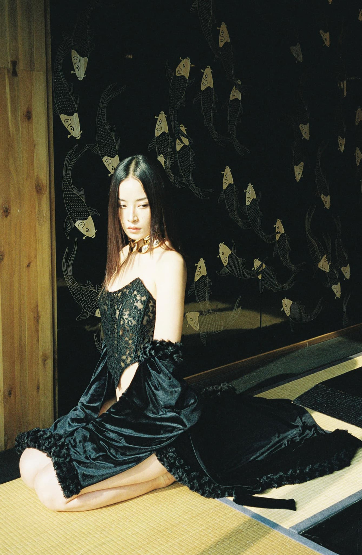 Mới đây, nàng hot girl Hà thành khiến dân tình "đỏ mắt" với loạt hình táo bạo, diện áo cúp ngực ren phối cùng quần tất da mỏng dính cực kỳ táo bạo.